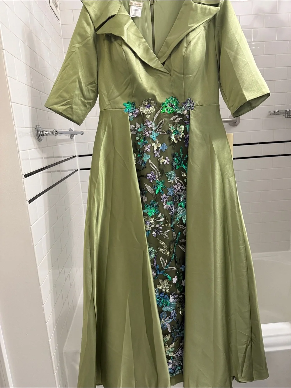 NWT Lanting Clover A Line Sheath Floor Length Beaded & Embroidered Formal Gown - Picture 2 of 9